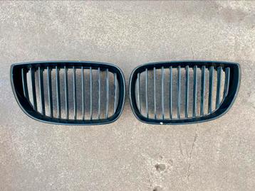 BMW E87 grillen/nieren beschikbaar voor biedingen