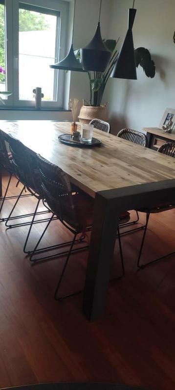 Table en bois d’acacia, Enlèvement, Utilisé