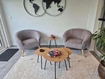 2 moderne fauteuils in stof, kleur Taupe beschikbaar voor biedingen