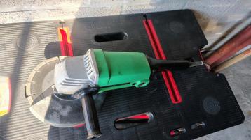 Zware Hitachi slijper met diamant schijf. beschikbaar voor biedingen