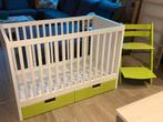 Ikea Stuva babybed wit met 2 groene lades, Ophalen, Zo goed als nieuw, Jongetje of Meisje