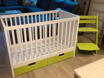 Lit bébé blanc Ikea Stuva avec 2 tiroirs verts, Enfants & Bébés, Enlèvement, Comme neuf, Garçon ou Fille