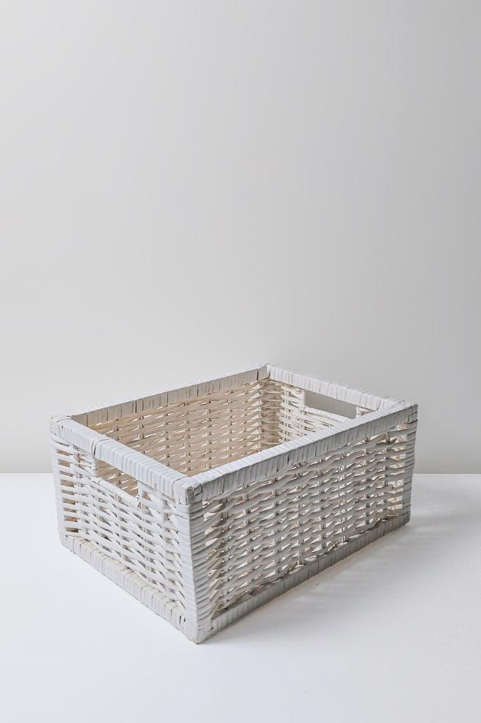 Mand van gevlochten rotan - met 2 handgrepen - wit, Huis en Inrichting, Woonaccessoires | Schalen en Manden, Zo goed als nieuw