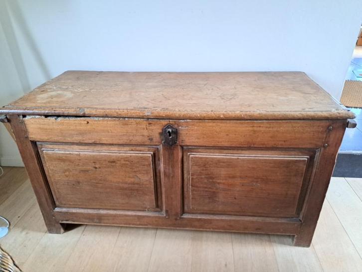 Oude kist 19e Eeuw – kastanjehout, Antiek en Kunst, Antiek | Meubels | Kasten, Ophalen