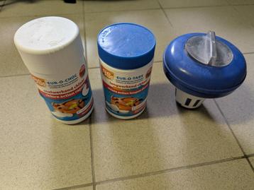 Chloortabletten en houder voor zwembad beschikbaar voor biedingen
