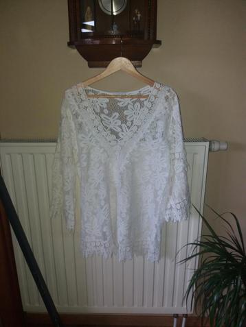 Nouvelle blouse  tunique en dentelle blanche