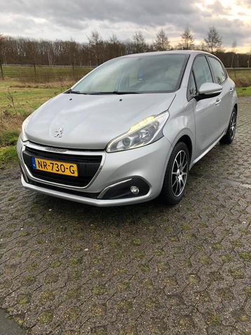 Peugeot 208 1.2 luxe auto 100% in orde beschikbaar voor biedingen