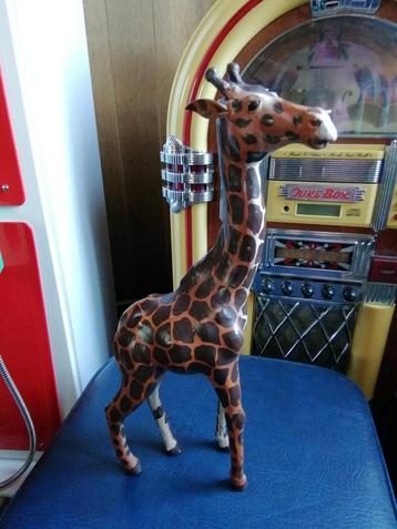Lederen giraf: 45 cm hoog, 20 cm lang en 9 cm breed. 