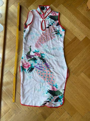 Déguisement robe droite asiatique 5-6 ans disponible aux enchères