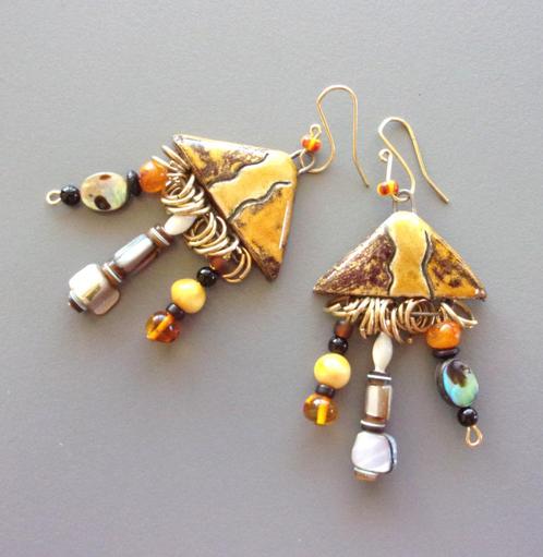 Etnische handgemaakte oorbellen van keramiek en amber, Handtassen en Accessoires, Oorbellen, Nieuw, Hangers, Overige materialen