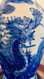AWESOME VINTAGE BLUE & WHITE WITH DRAGONS MOTIF, Antiek en Kunst, Ophalen