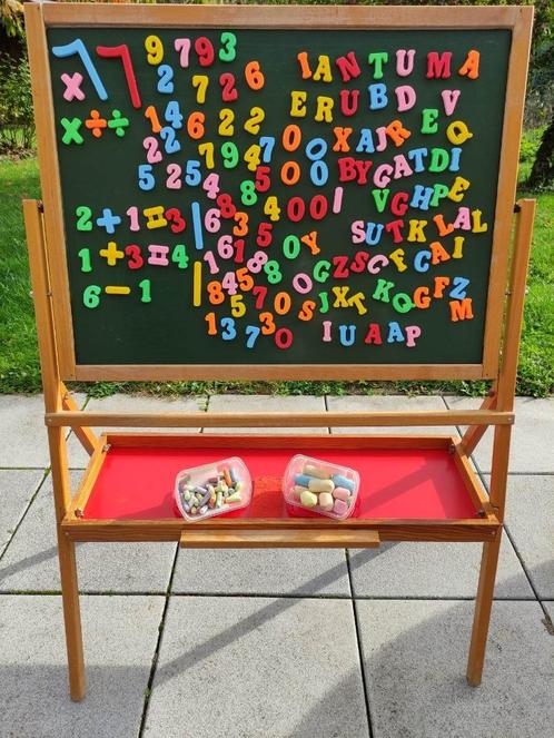 Tableau écolier, pivotant sur pied en bois, craies + magnets, Enfants & Bébés, Jouets | Éducatifs & Créatifs, Utilisé, Langue et Lecture