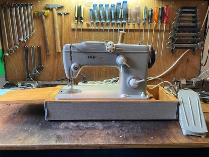 Pfaff 260 semi industrie - voor zware materialen/leer, Hobby en Vrije tijd, Naaimachines en Toebehoren, Gebruikt, Naaimachine