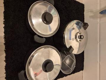 Set van 3 potten beschikbaar voor biedingen