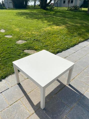 Witte salontafel  beschikbaar voor biedingen