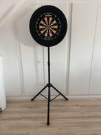 Professioneel Winmau dartbord met standaard en surround, Ophalen, Zo goed als nieuw, Dartbord
