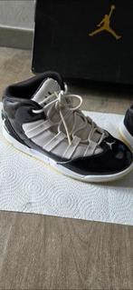Nike Air Jordan pour fille ou garçon taille 33, Ophalen, Zo goed als nieuw, Schoenen
