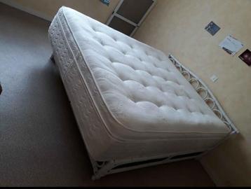 Matras beschikbaar voor biedingen
