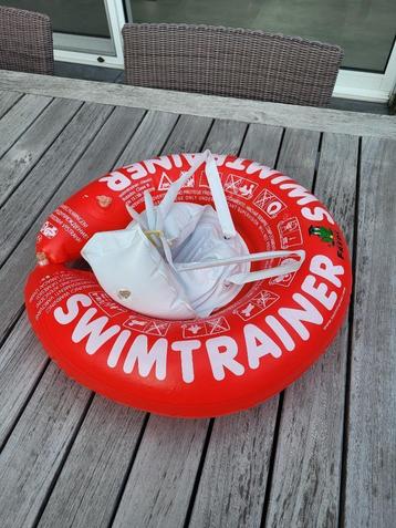 Swimtrainer zwemtrainer rood beschikbaar voor biedingen