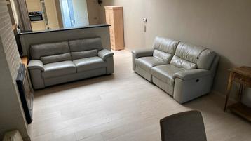 Lederen salon/zithoek beschikbaar voor biedingen