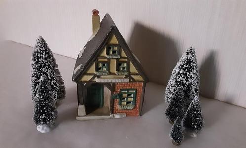 Kerst huisje in porselein., Diversen, Kerst, Zo goed als nieuw, Ophalen