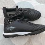Voetbalschoenen voor kunstgras (40), Sport en Fitness, Voetbal, Ophalen, Zo goed als nieuw