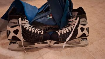 Patins de hockey CCM, Enlèvement, Comme neuf