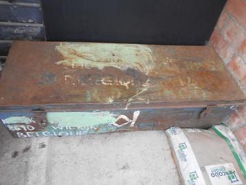 Ancienne valise militaire, Enlèvement
