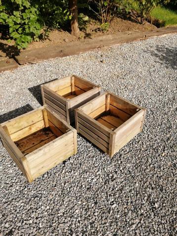 bacs à fleurs en bois beschikbaar voor biedingen