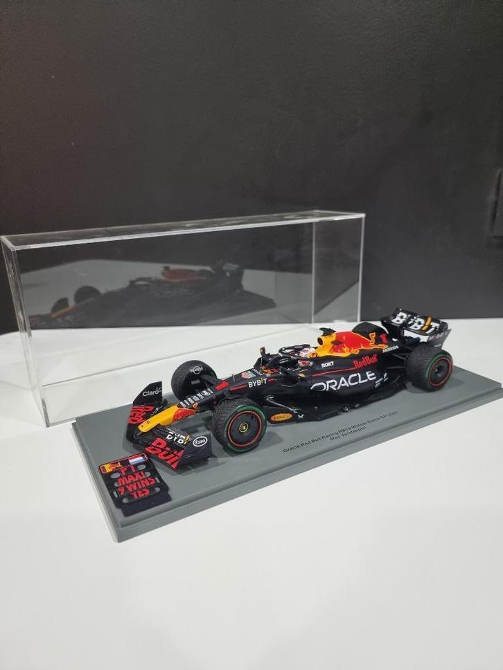 Red Bull F1 RB19 1:18 Miniatuur — Max Verstappen 2023, Verzamelen, Complete verzamelingen en Collecties, Ophalen