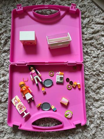 Playmobil meeneemdoosje met serveersters eetcafé beschikbaar voor biedingen