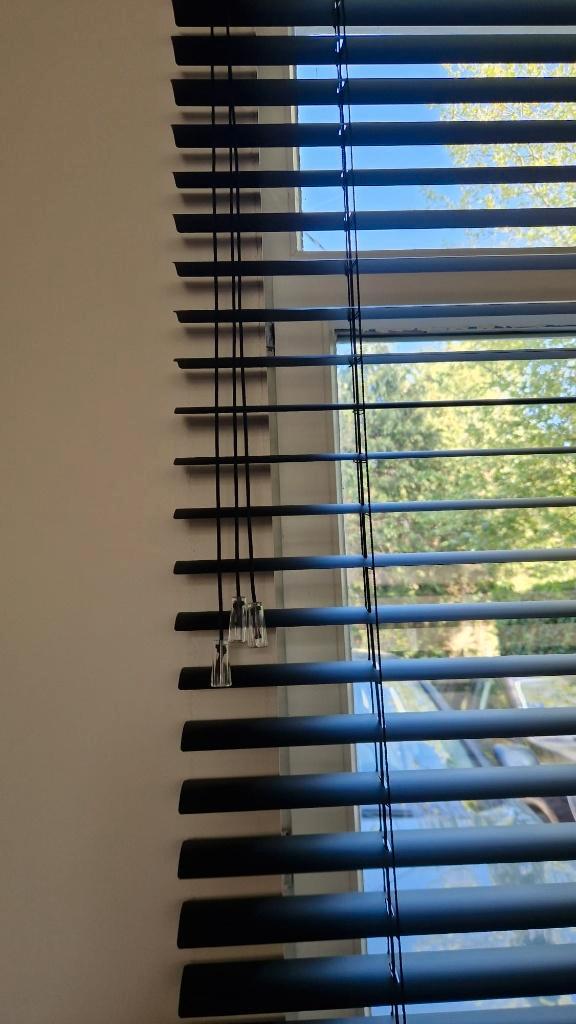 Zwarte jaloezieën (Perfecte staat!), Huis en Inrichting, Stoffering | Gordijnen en Lamellen, Zo goed als nieuw, 150 tot 200 cm