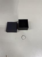 Ring witgoud 9ct met diamand, Ophalen of Verzenden, Zo goed als nieuw