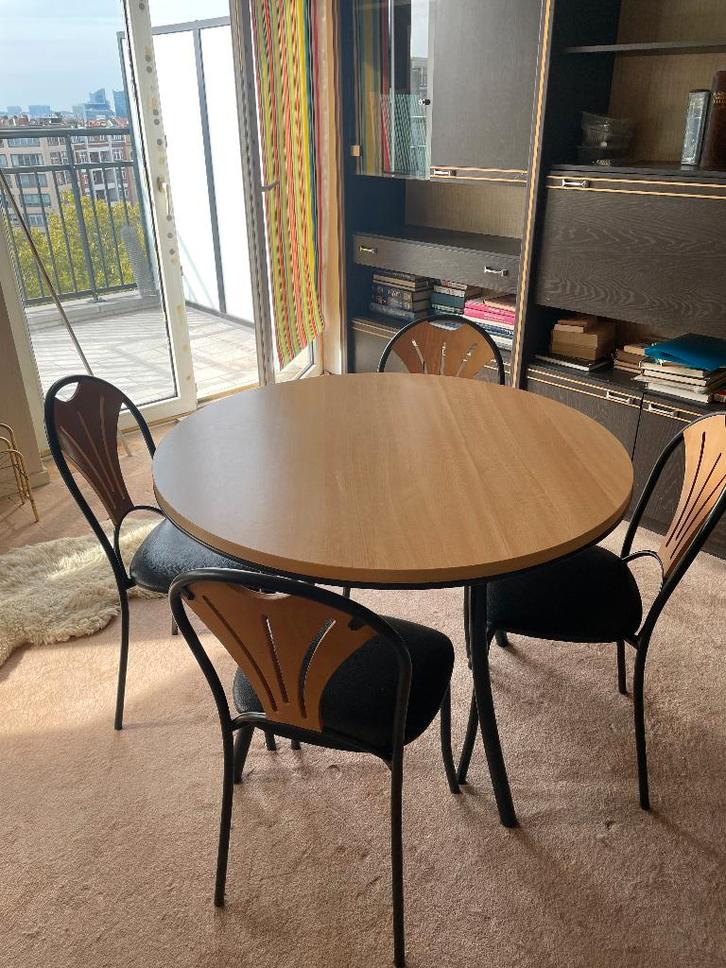 GRATUIT ! Table, armoires, petits objets à donner, Maison & Meubles, Tables | Tables à manger, Utilisé, Enlèvement