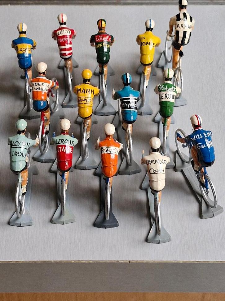 14 plastic coureurkes in uitmuntende staat uit jaren 60, Antiek en Kunst, Antiek | Speelgoed, Verzenden