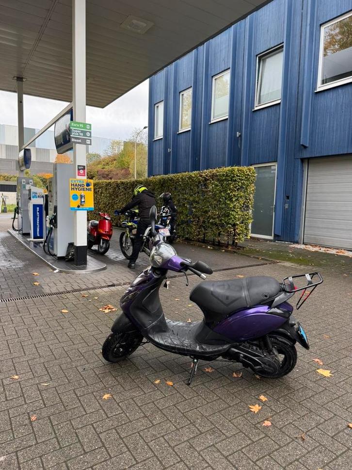 Piaggio zip 180 a klasse, Fietsen en Brommers, Scooters | Piaggio, Zo goed als nieuw, Zip, Ophalen
