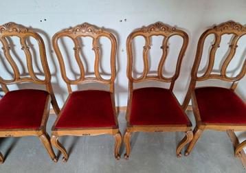 Stoelen beschikbaar voor biedingen