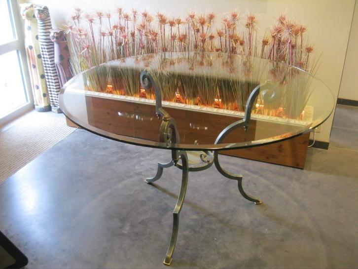 Ambachtelijk gesmede tafel met gefacetteerd glazen blad, Antiek en Kunst, Antiek | Meubels | Tafels, Ophalen