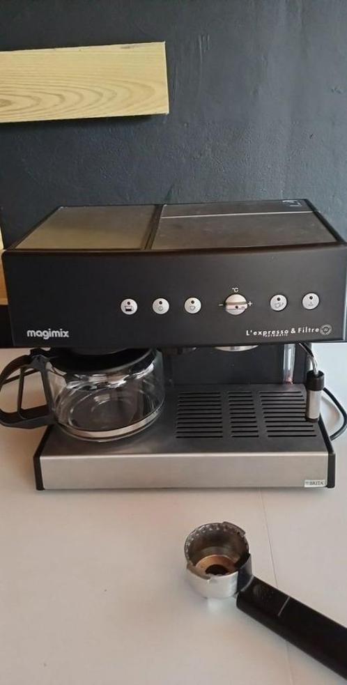 Machine à café "Magimix", Electroménager, Cafetières, Utilisé, Café moulu, Dosettes et capsules de café, Combiné, 2 à 4 tasses