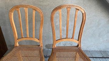 Twee bijzondere stoelen beschikbaar voor biedingen