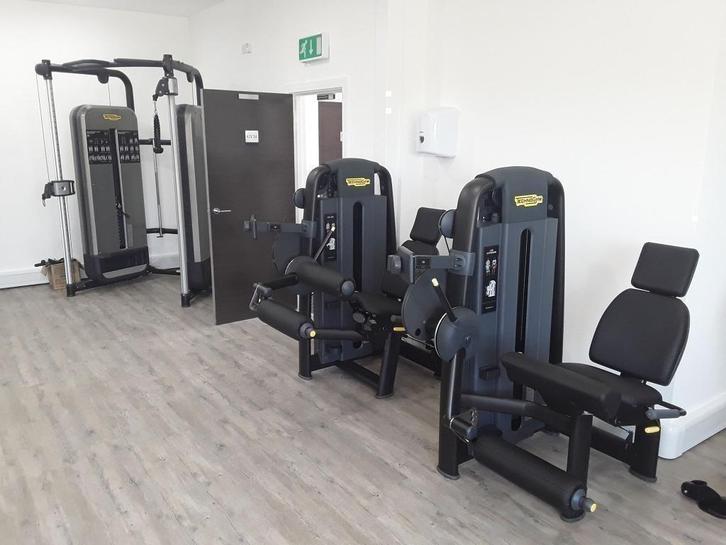 TECHNOGYM selection line kracht / technogym excite cardio, Sport en Fitness, Fitnessmaterialen, Zo goed als nieuw, Armen, Benen