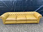 XL Chesterfield 4 zit zetel mosterd GRATIS GELEVERD, Maison & Meubles, Canapés | Repose-pieds & Poufs, Enlèvement ou Envoi, Cuir