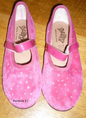 X4.   Chaussures basses pour fille. Pointure 32.      beschikbaar voor biedingen