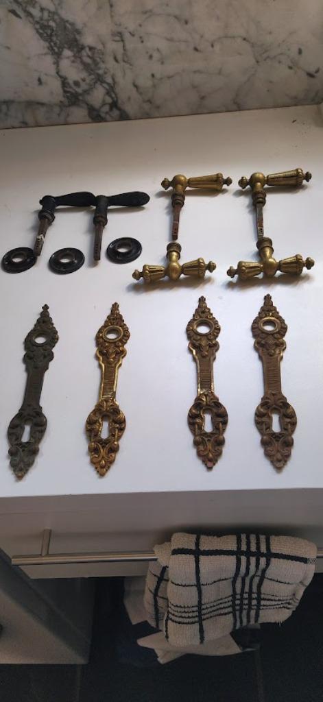 Twee messing klinkparen & één zwartgelakt klinkpaar, Antiek en Kunst, Antiek | Brons en Koper, Koper, Ophalen of Verzenden