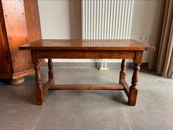 Antieken eiken tafel beschikbaar voor biedingen