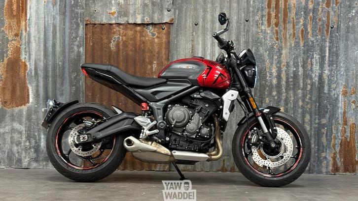 Triumph Trident 660: Carnival Red, Motoren, Motoren | Triumph, Bedrijf, Naked bike, meer dan 35 kW, 3 cilinders, Minimaal motorrijbewijs A2
