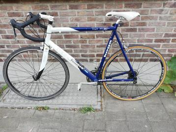 Koga miyata  in perfecte staat met carbonnen voorvork  beschikbaar voor biedingen