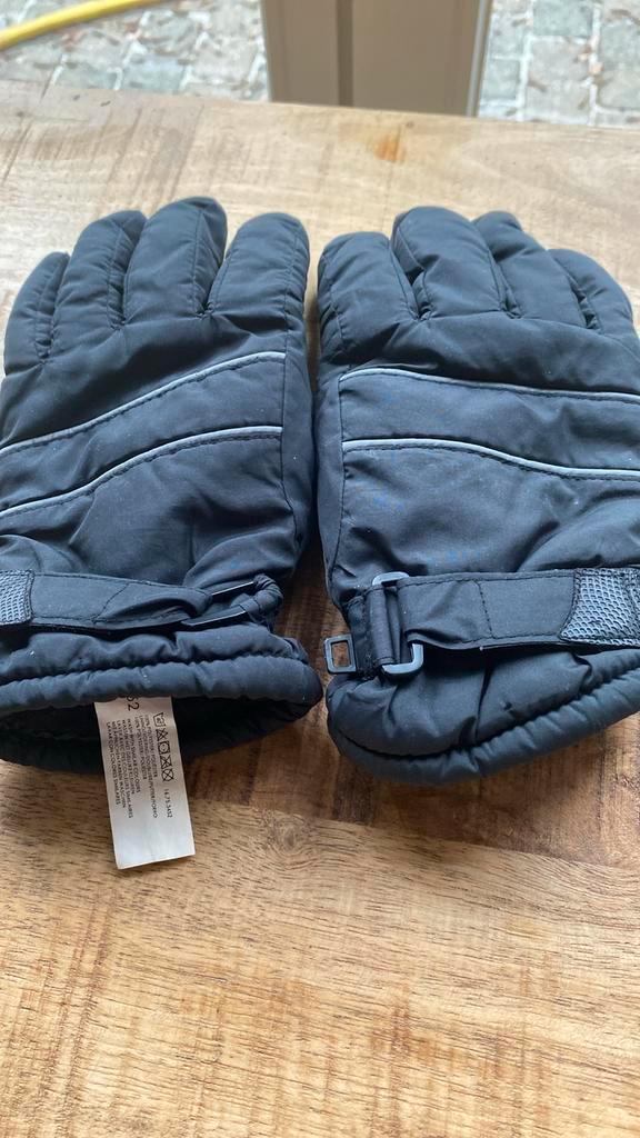 Skihandschoenen maat 146, Kinderen en Baby's, Kinderkleding | Mutsen, Sjaals en Handschoenen, Zo goed als nieuw, Handschoenen