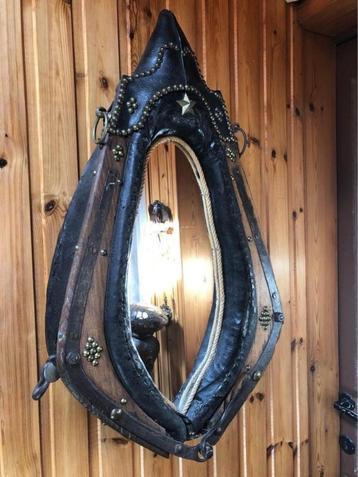 Collier de cheval avec miroir beschikbaar voor biedingen