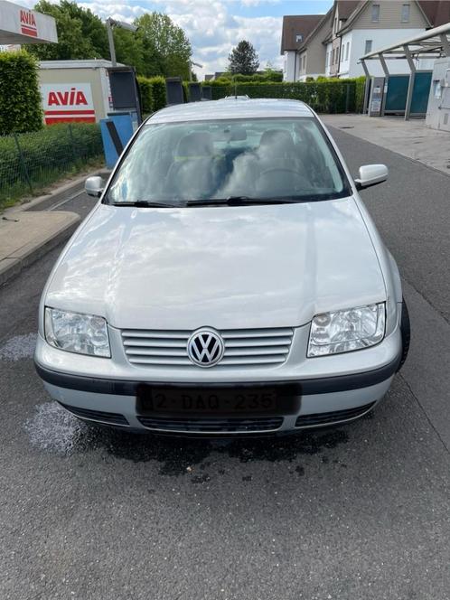 Volkswagen Bora, Auto's, Volkswagen, Particulier, Bora, Benzine, Berline, Handgeschakeld, Zilver of Grijs, Grijs, Stof, Voorwielaandrijving